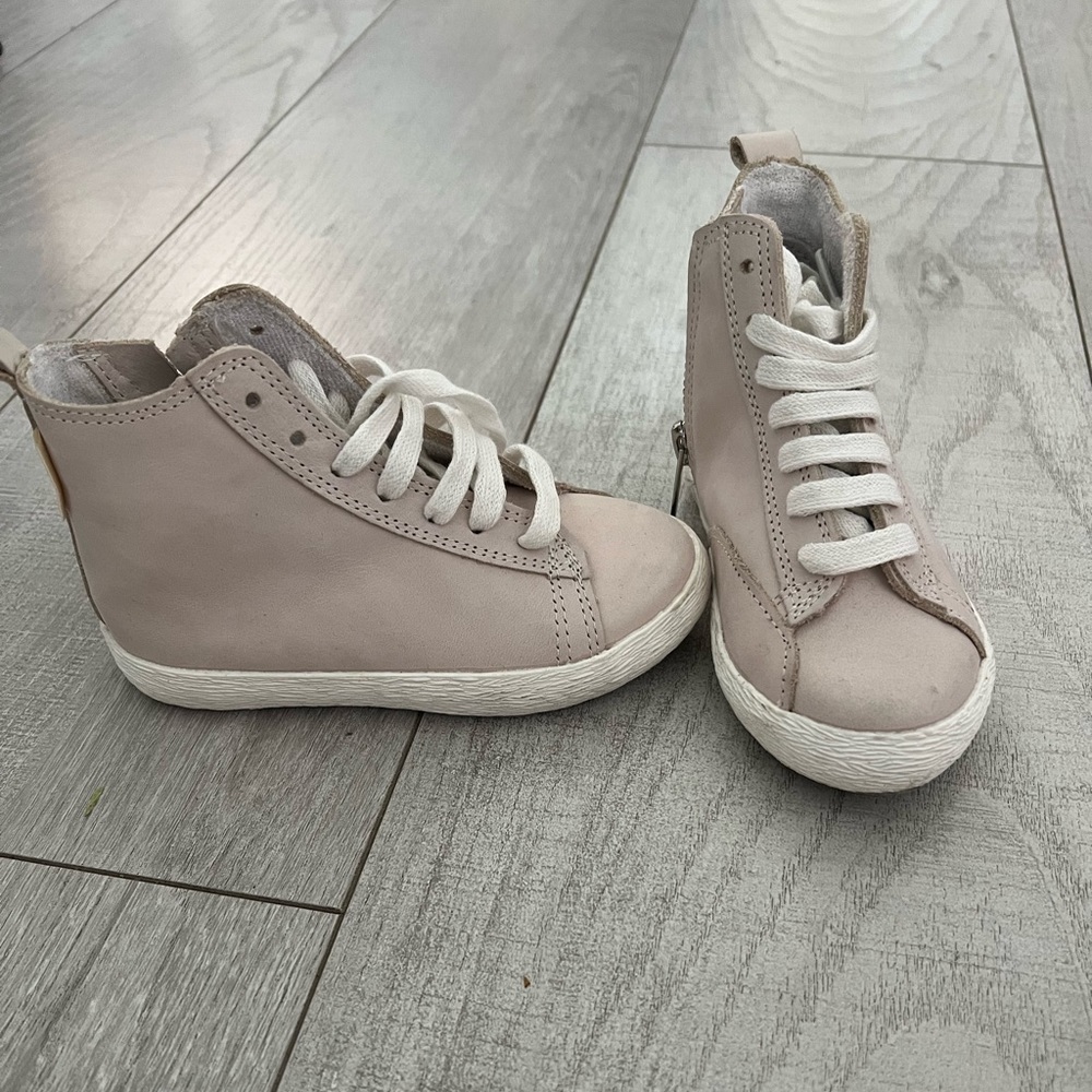 Piper Finn high top sneaker size 7